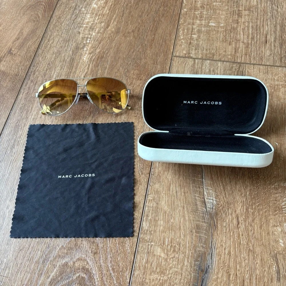 Marc Jacobs Stylish Aviator Sunglasses with Case